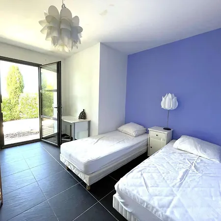 Passereaux Avec Piscine Et Vue Pour 8 Personnes Au Coeur Du Domaine De Valcros *