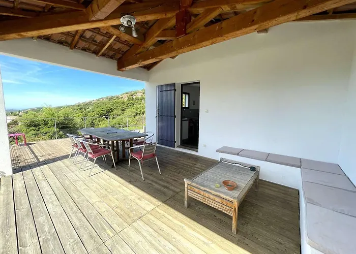 Passereaux Avec Piscine Et Vue Pour 8 Personnes Au Coeur Du Domaine De *