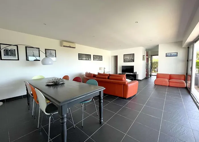 Passereaux Avec Piscine Et Vue Pour 8 Personnes Au Coeur Du Domaine De Βίλα *