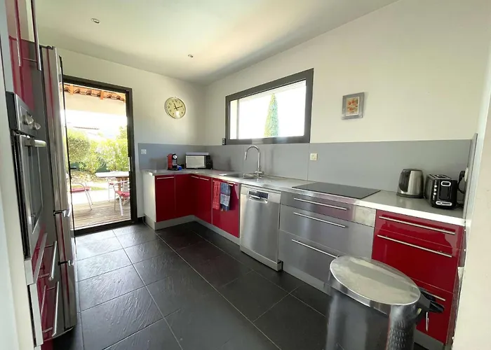 Passereaux Avec Piscine Et Vue Pour 8 Personnes Au Coeur Du Domaine De