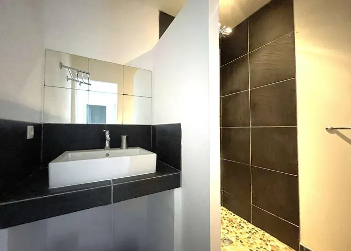 Passereaux Avec Piscine Et Vue Pour 8 Personnes Au Coeur Du Domaine De